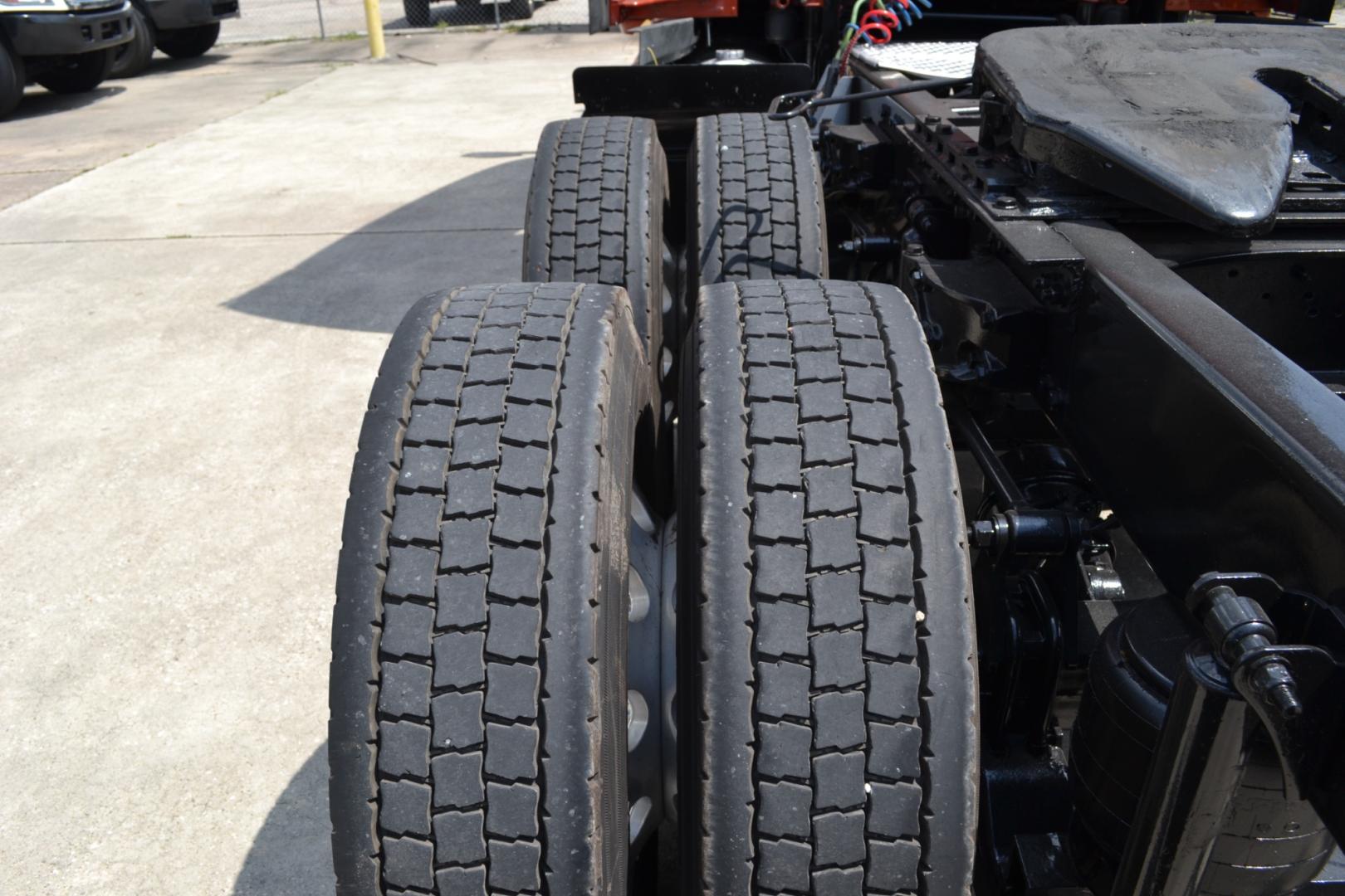 2020 ORANGE /BLACK KENWORTH T680 with an PACCAR MX13 12.9L 455HP engine, PACCAR PO-16F112C 12SPD AUTOMATED transmission, located at 9172 North Fwy, Houston, TX, 77037, (713) 910-6868, 29.887470, -95.411903 - Photo#8